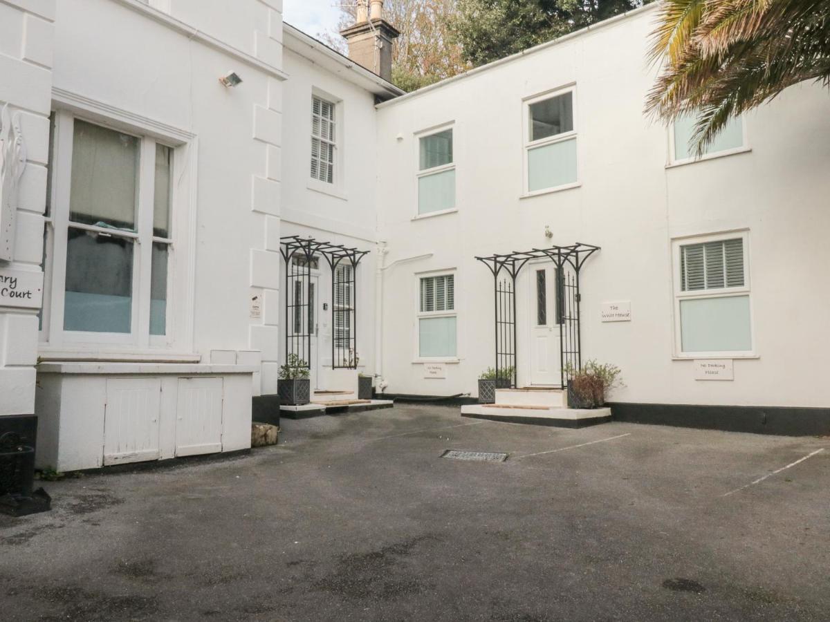 Holiday home The White House Torquay